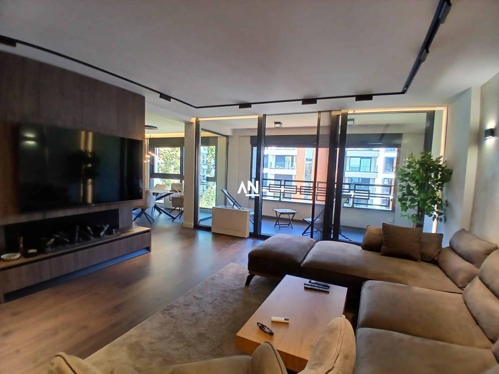 Glavna slika -Niška, Petosoban stan na prodaju, 198m2, 870.000€