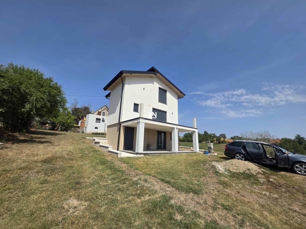 Glavna slika -Nikole Tesle,  Kuća na prodaju, 138m2, 147.000€