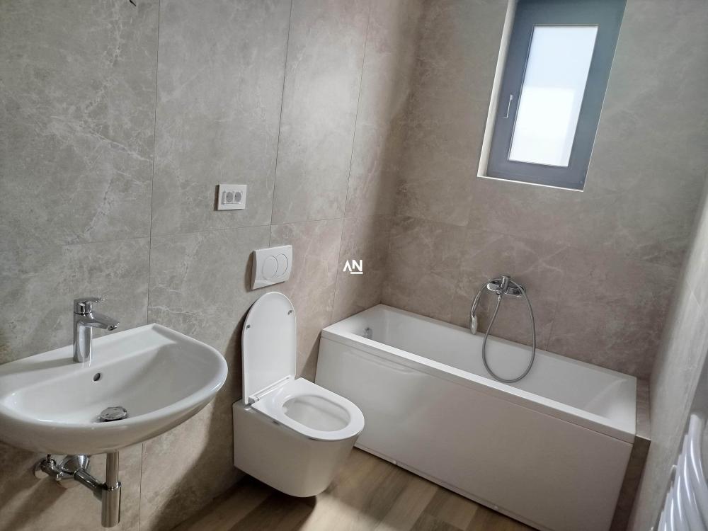 Slika 11 - Braće Stošić,  Kuća na prodaju, 300m2, 550.000€
