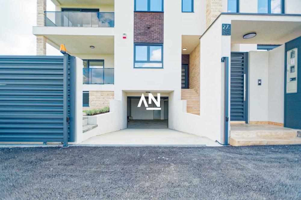 Slika 1 - Braće Stošić,  Kuća na prodaju, 300m2, 550.000€