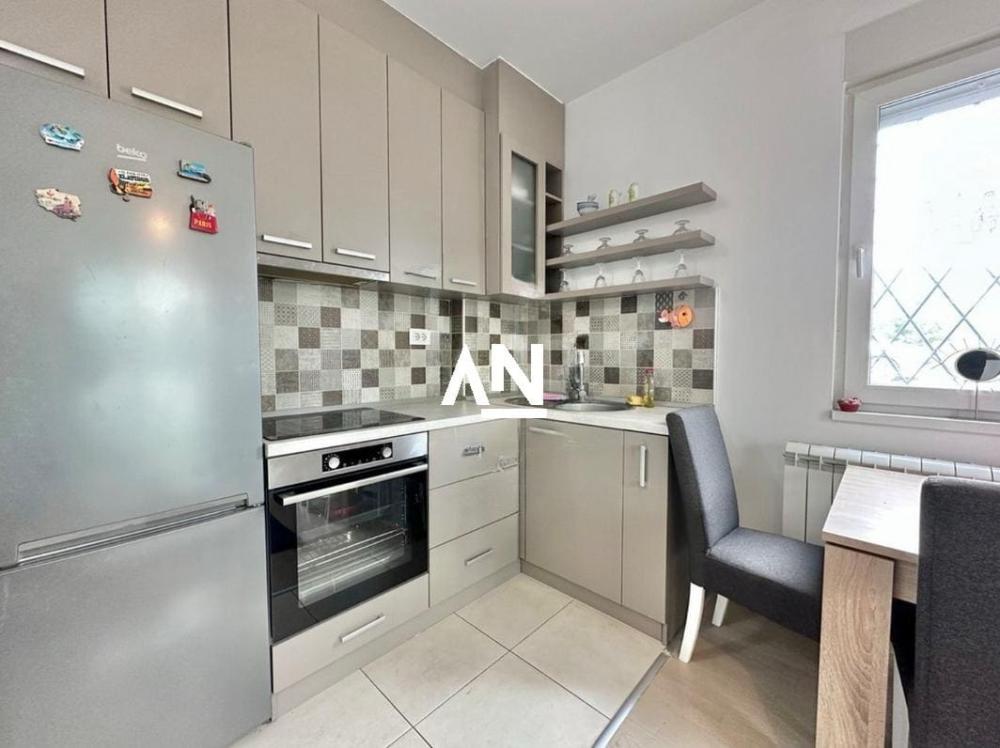 Slika 1 - Matice srpske, Trosoban stan na prodaju, 64m2, 129.000€