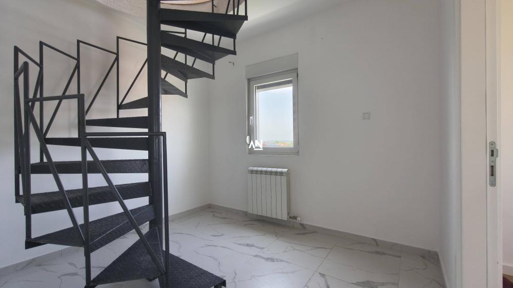 Slika 9 - Pala Telekija, Četvorosoban stan na prodaju, 78m2, 158.900€