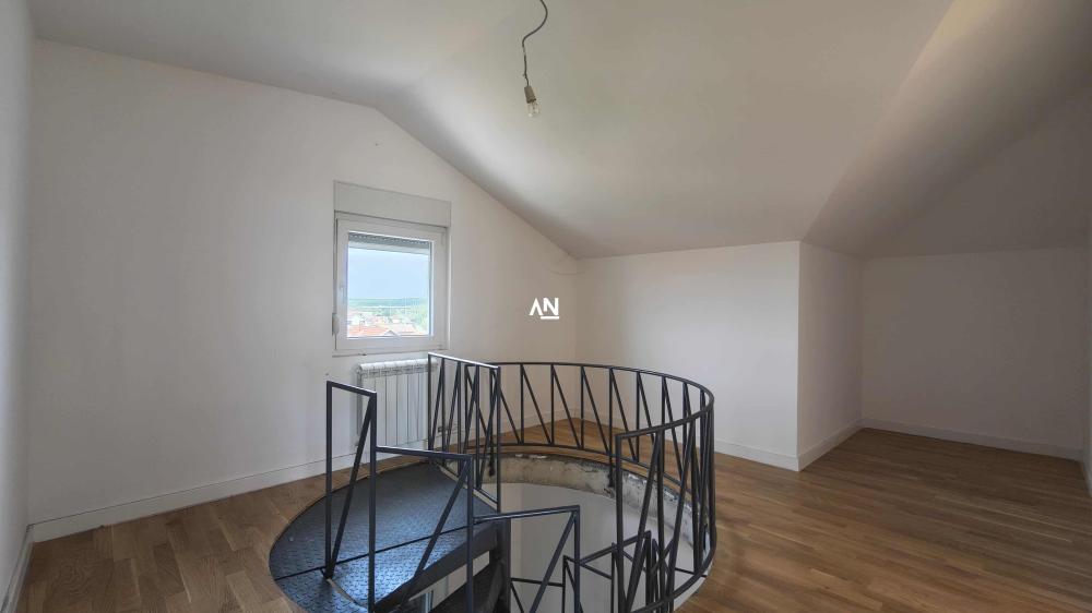 Slika 11 - Pala Telekija, Četvorosoban stan na prodaju, 135m2, 209.925€