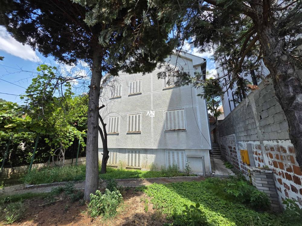 Glavna slika -Milana Rakića,  Kuća na prodaju, 364m2, 770.000€