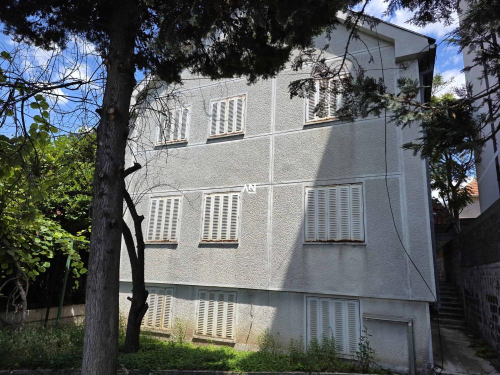 Slika 3 - Milana Rakića,  Kuća na prodaju, 364m2, 770.000€