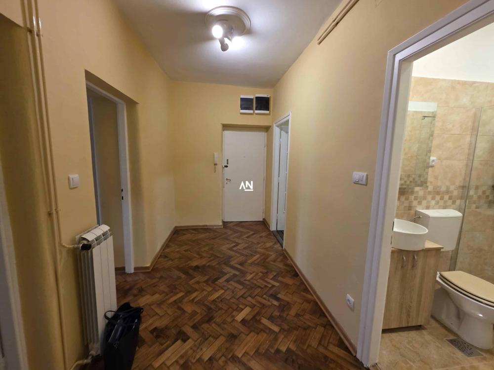 Slika 5 - Cetinjska, Četvorosoban stan na prodaju, 65m2, 315.000€