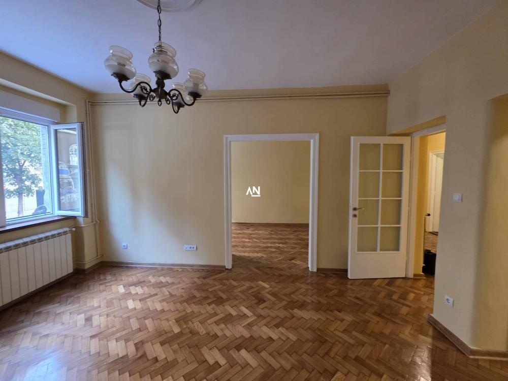 Slika 1 - Cetinjska, Četvorosoban stan na prodaju, 65m2, 315.000€