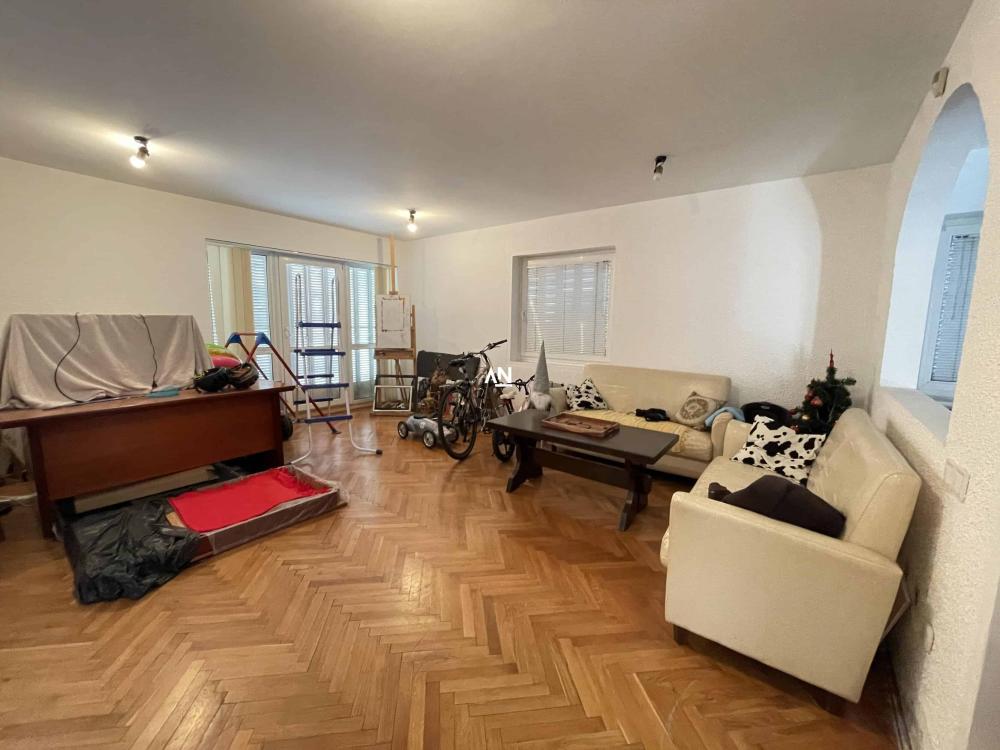 Slika 2 - Nikole Đurkovića,  Kuća na prodaju, 400m2, 1.250.000€