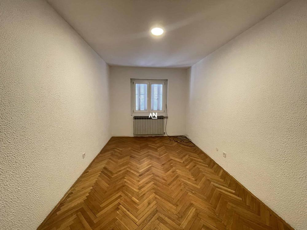 Slika 9 - Nikole Đurkovića,  Kuća na prodaju, 400m2, 1.250.000€