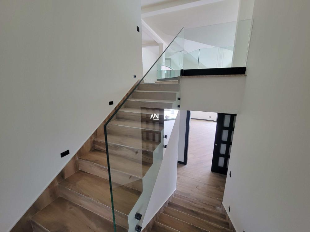Slika 8 - Despota Stefana Lazarevića,  Kuća na prodaju, 350m2, 550.000€