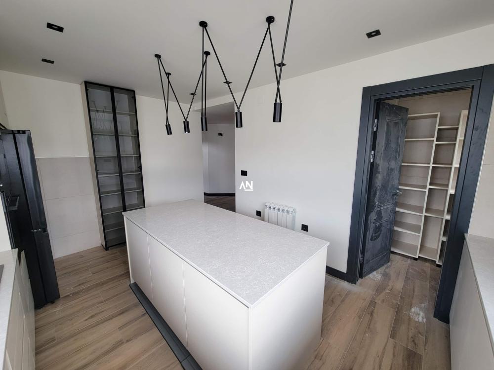 Slika 11 - Despota Stefana Lazarevića,  Kuća na prodaju, 350m2, 550.000€