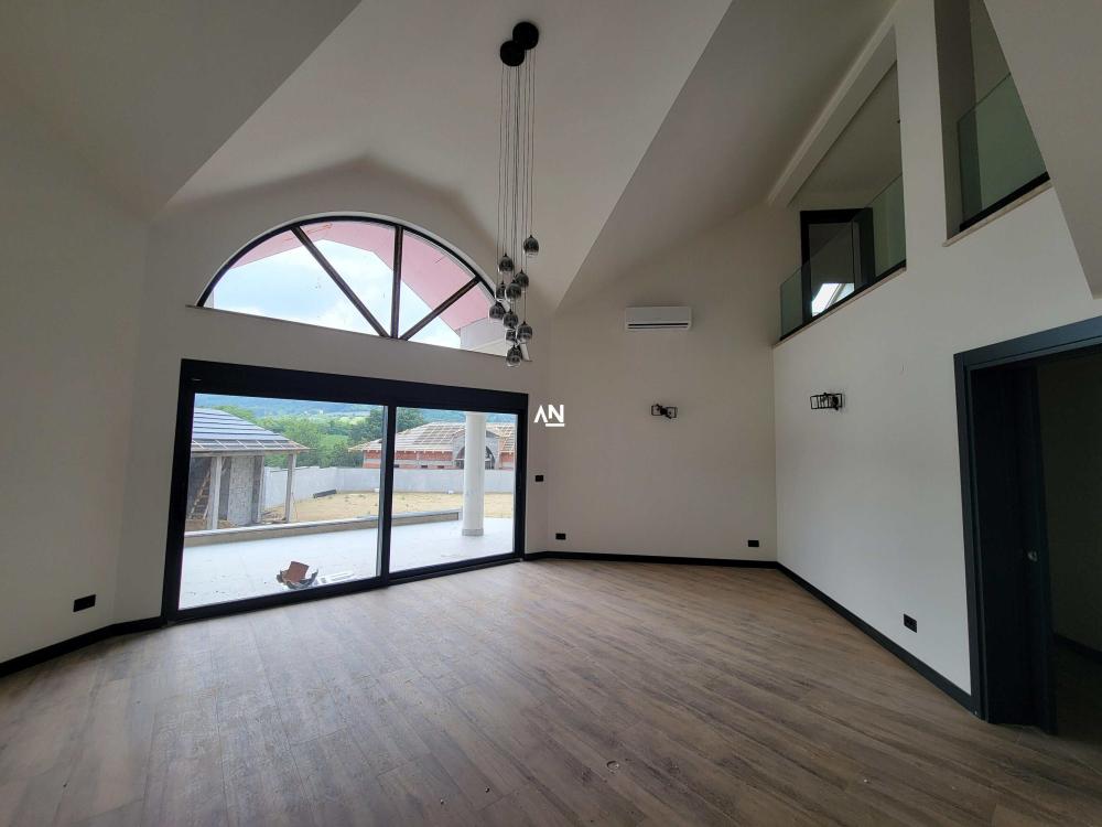 Slika 6 - Despota Stefana Lazarevića,  Kuća na prodaju, 350m2, 550.000€