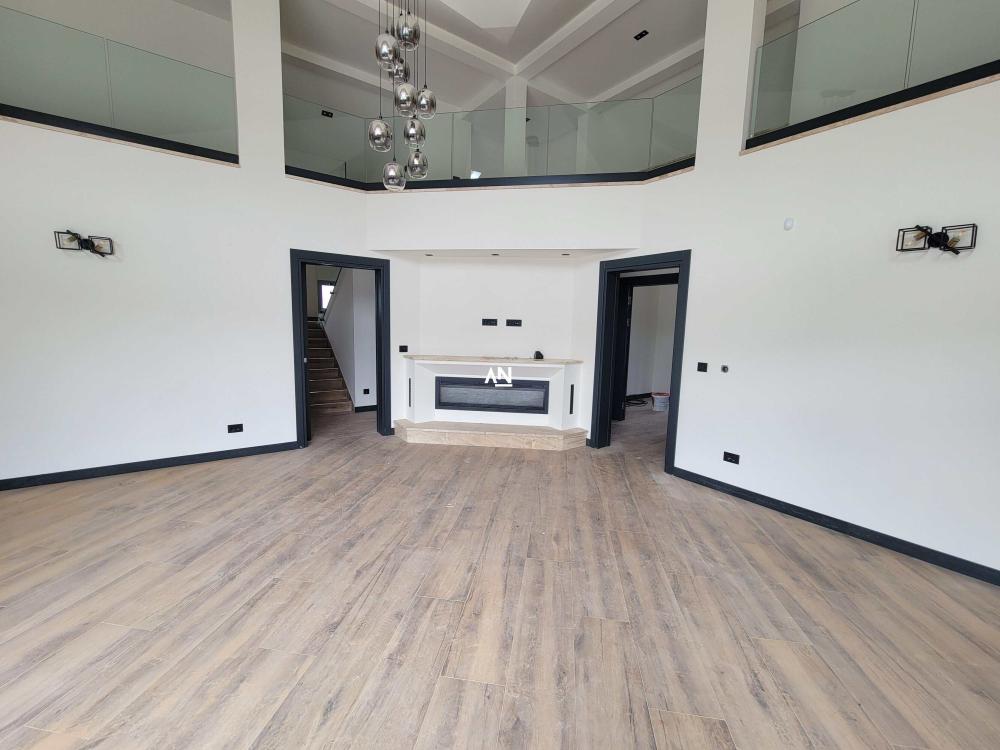 Slika 5 - Despota Stefana Lazarevića,  Kuća na prodaju, 350m2, 550.000€