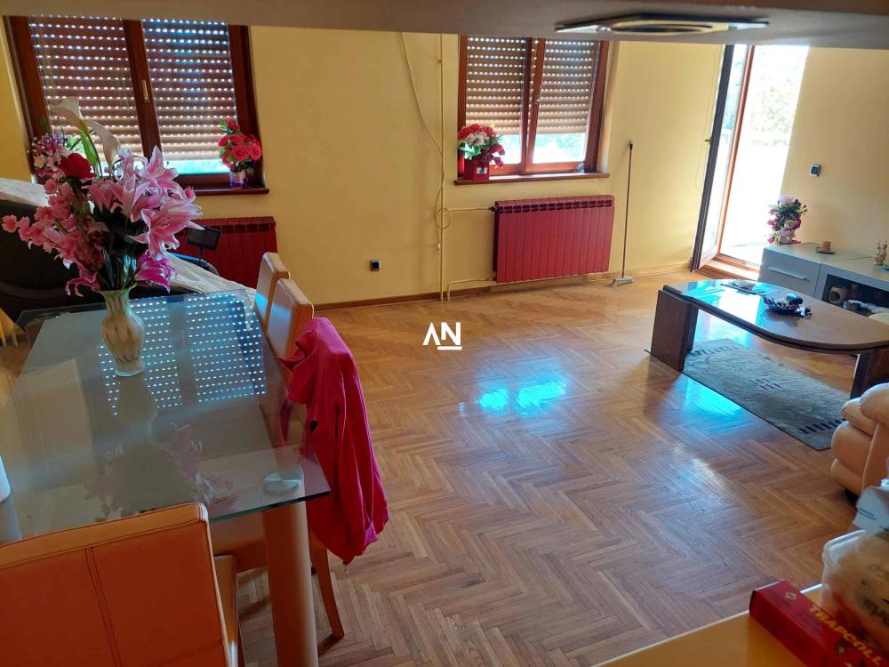 Slika 1 - Samjuela Beketa, Trosoban stan na prodaju, 76m2, 190.000€
