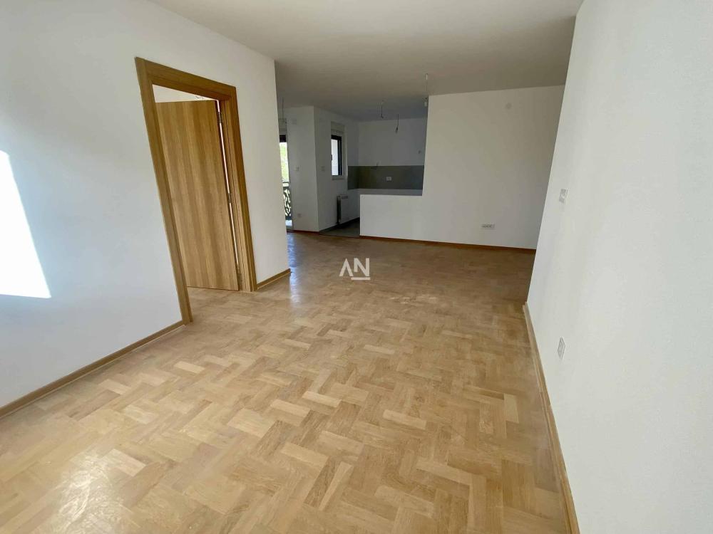 Slika 3 - Ruđera Boškovića, Trosoban stan na prodaju, 65m2, 205.000€