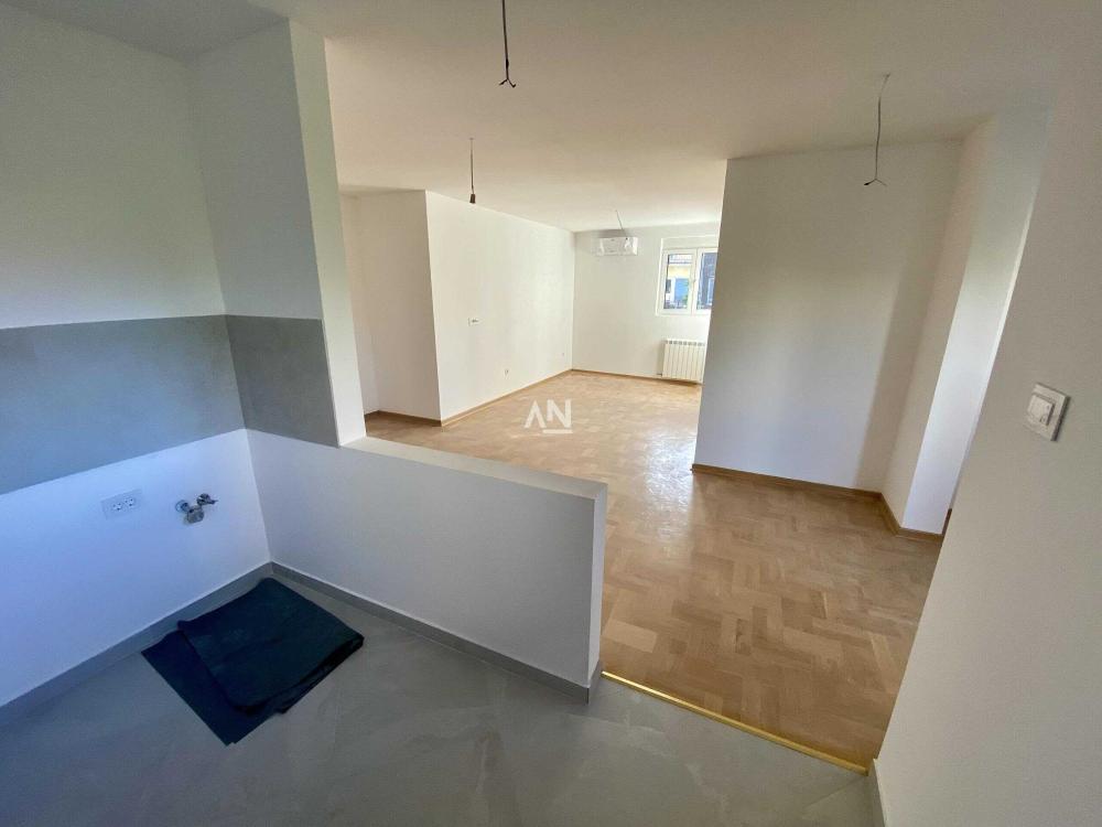 Slika 6 - Ruđera Boškovića, Trosoban stan na prodaju, 65m2, 205.000€