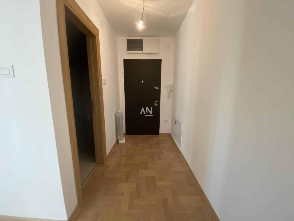 Slika 8 - Ruđera Boškovića, Trosoban stan na prodaju, 65m2, 205.000€