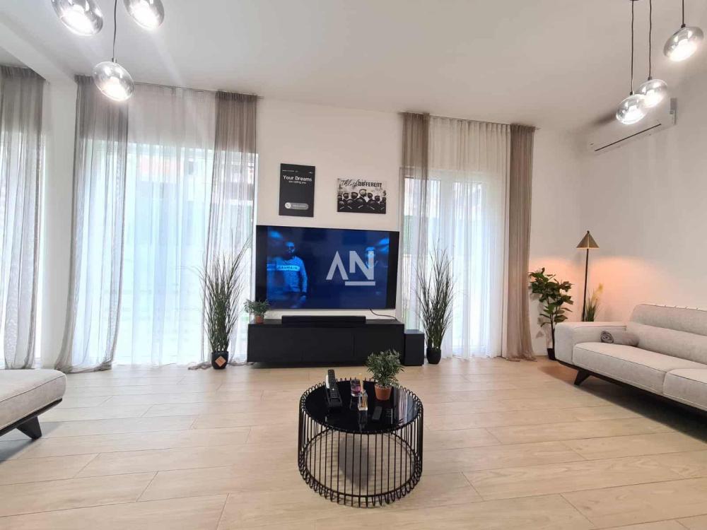 Slika 1 - Velisava Vulovića, Četvorosoban stan na prodaju, 180m2, 900.000€