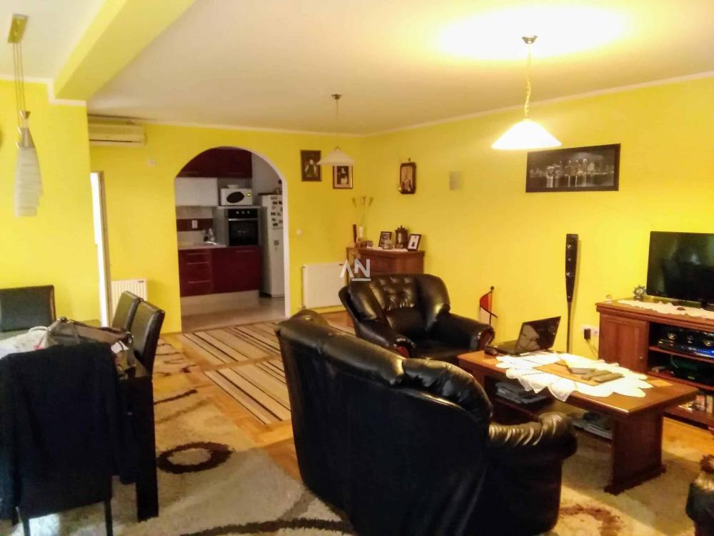 Glavna slika -Vojvode Tankosića,  Kuća na prodaju, 132m2, 900.000€