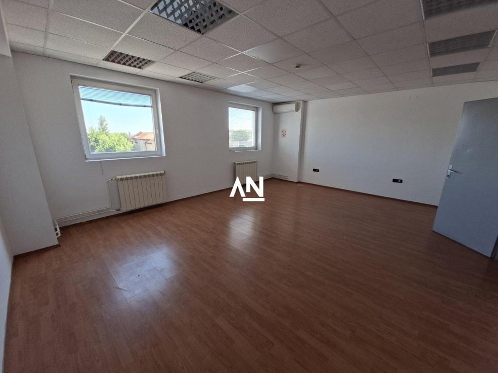 Slika 6 - Cara Dušana,  Lokal za izdavanje, 216m2, 2.850€