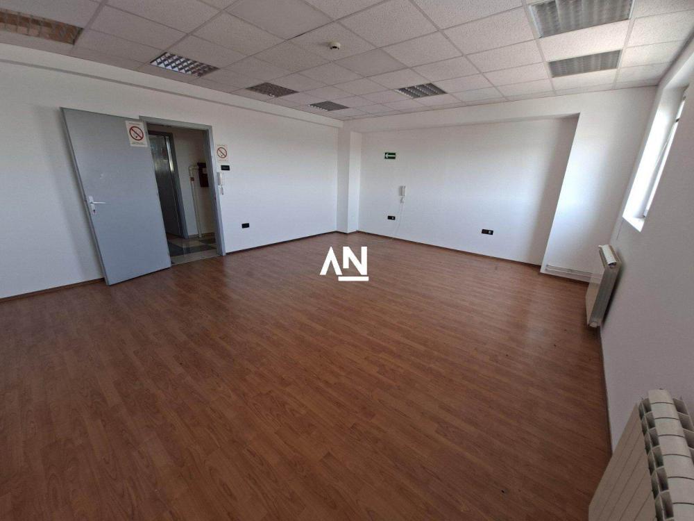 Slika 7 - Cara Dušana,  Lokal za izdavanje, 216m2, 2.850€