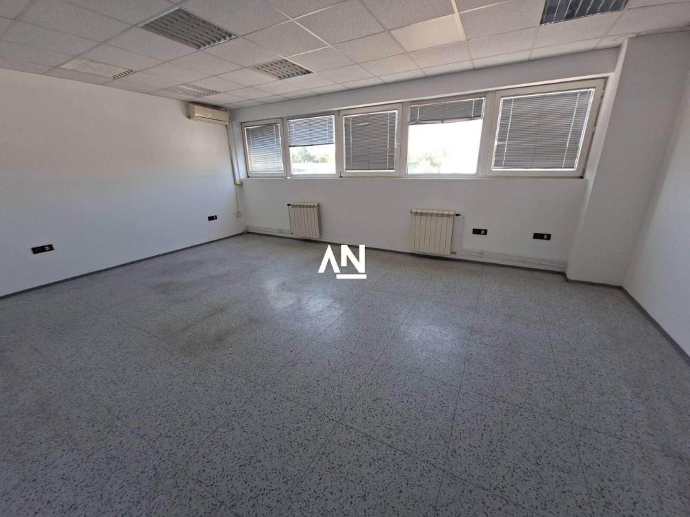 Slika 9 - Cara Dušana,  Lokal za izdavanje, 216m2, 2.850€