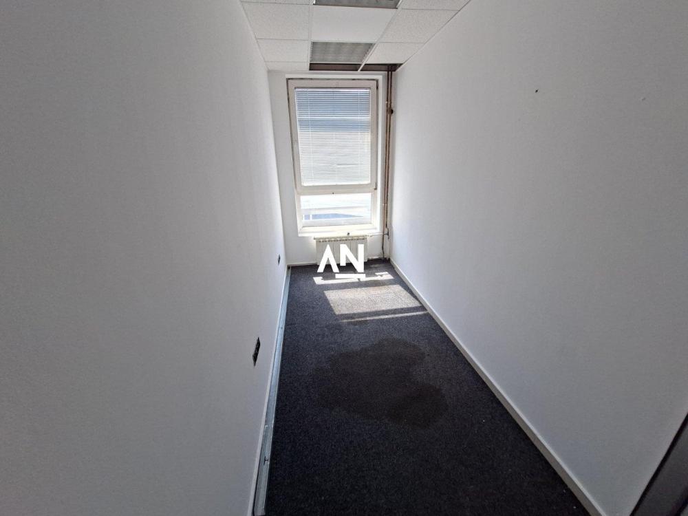 Slika 10 - Cara Dušana,  Lokal za izdavanje, 216m2, 2.850€