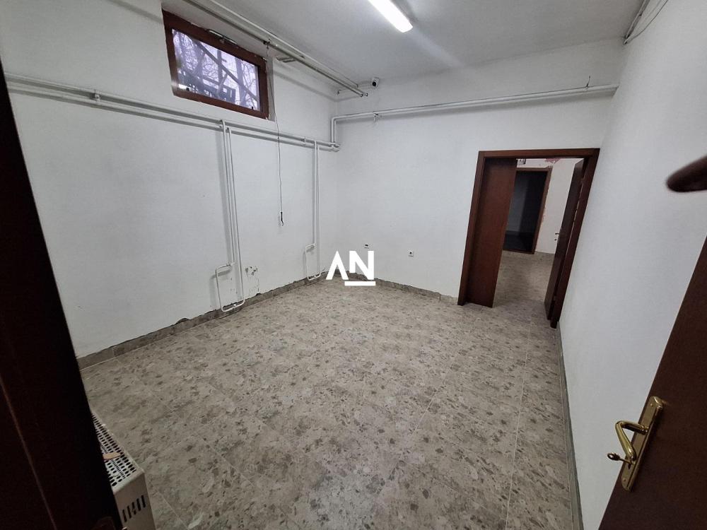 Slika 1 - Milana Rakića,  Lokal za izdavanje, 350m2, 2.800€