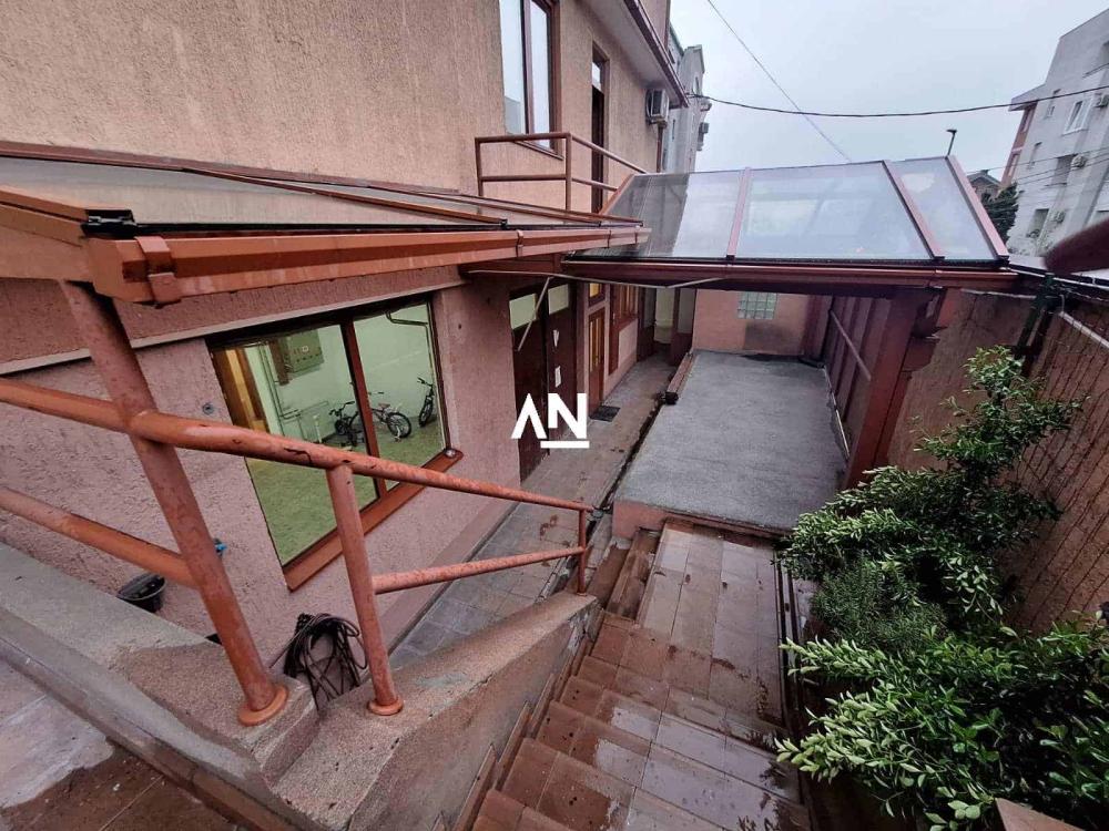 Slika 10 - Milana Rakića,  Lokal za izdavanje, 350m2, 2.800€