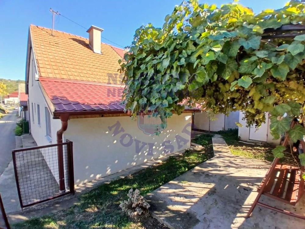 Slika 1 - Vrdnik, Četvorosoban stan na prodaju, 39m2, 60.000€