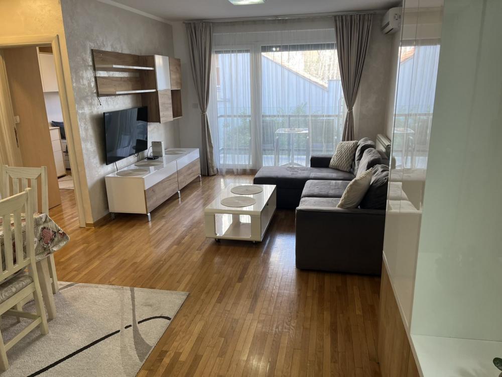 Slika 1 - Šumatovačka, Dvoiposoban stan za izdavanje, 60m2, 850€