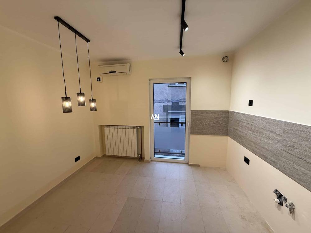 Slika 2 - Nikole Đurkovića, Četvorosoban stan na prodaju, 93m2, 300.000€