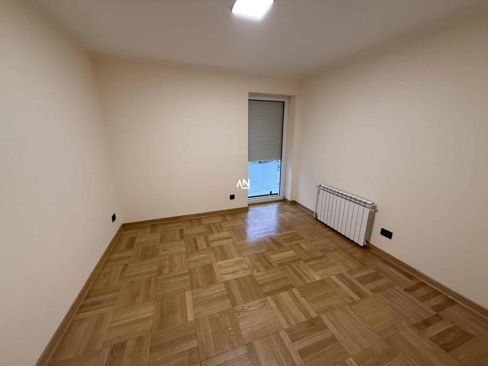 Slika 5 - Nikole Đurkovića, Četvorosoban stan na prodaju, 93m2, 300.000€