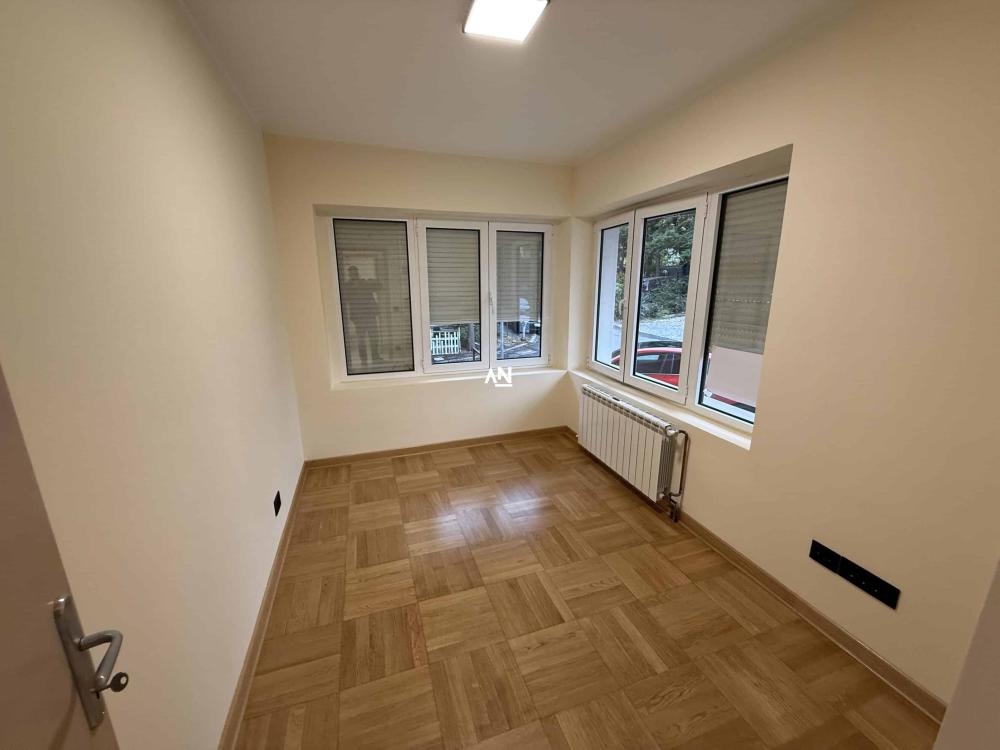 Slika 3 - Nikole Đurkovića, Četvorosoban stan na prodaju, 93m2, 300.000€