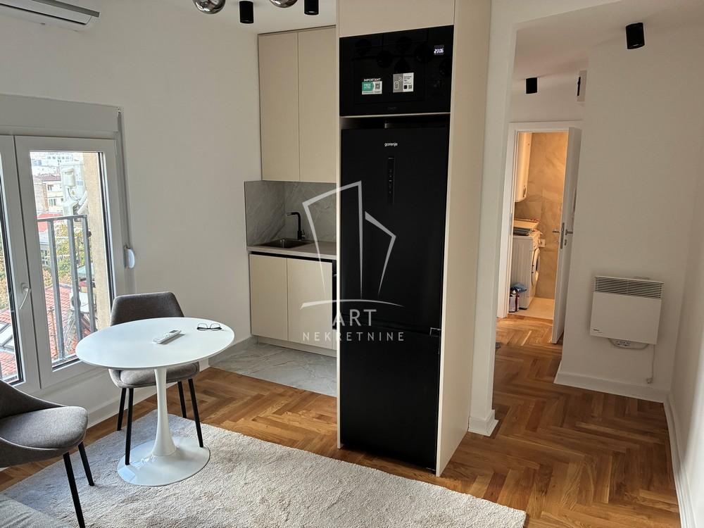 Slika 1 - Francuska, Dvoiposoban stan za izdavanje, 20m2, 850€