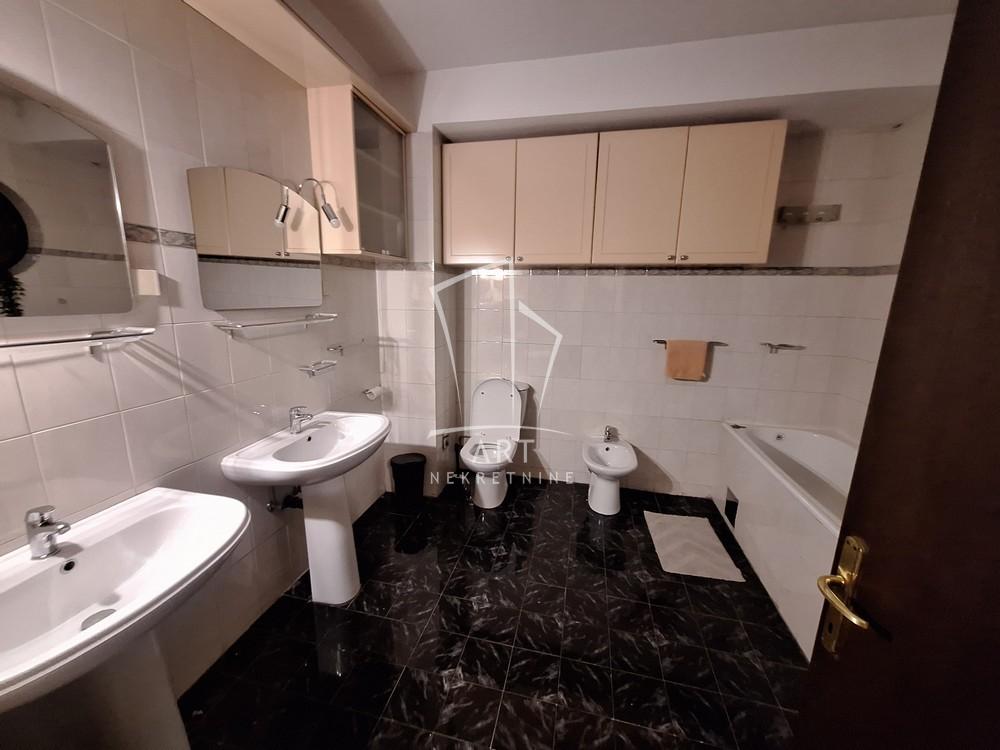 Slika 10 - Bulevar oslobođenja, Trosoban stan za izdavanje, 105m2, 1.100€