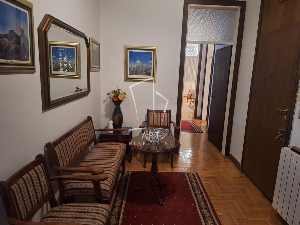 Slika 6 - Bulevar oslobođenja, Trosoban stan za izdavanje, 105m2, 1.100€