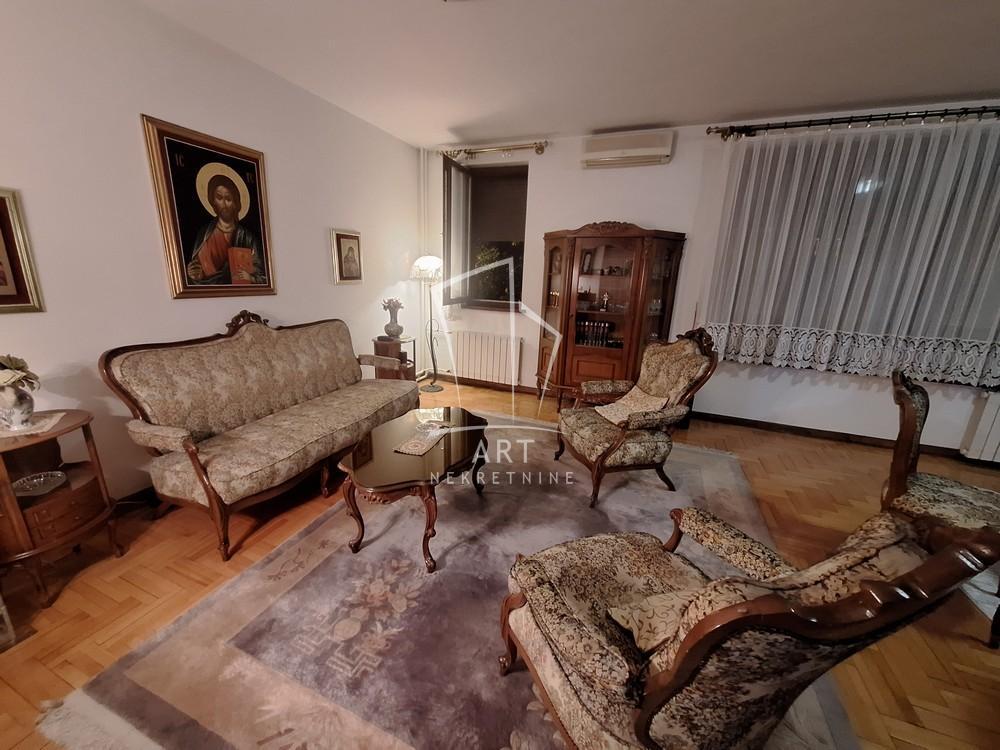 Glavna slika -Bulevar oslobođenja, Trosoban stan za izdavanje, 105m2, 1.100€