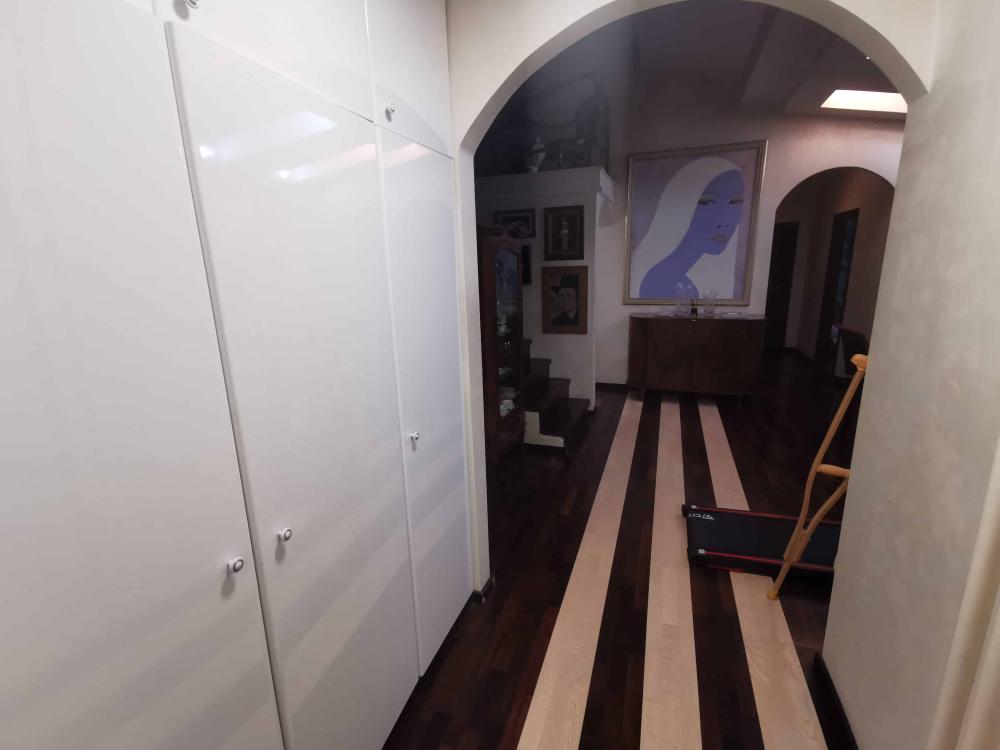 Slika 2 - Luke Vojvodića, Četvorosoban stan na prodaju, 107m2, 299.000€