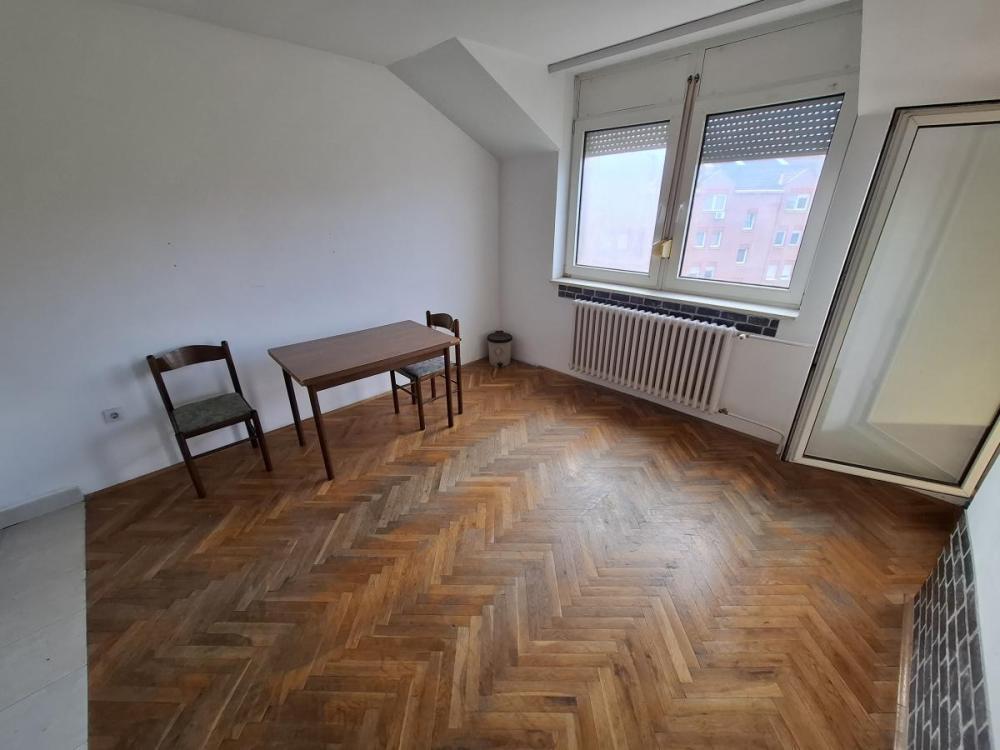 Glavna slika -Jednoiposoban stan za izdavanje, 32m2, 250€
