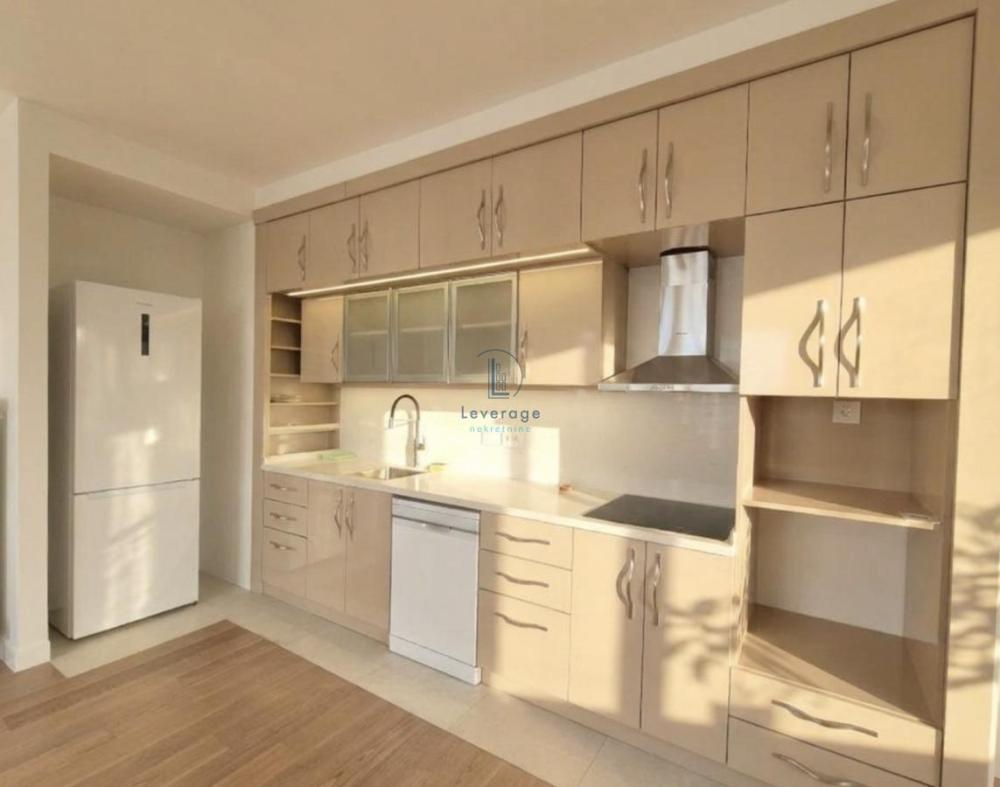 Slika 8 - Luke Ćelovića Trebinjca, Četvorosoban stan za izdavanje, 115m2, 3.000€