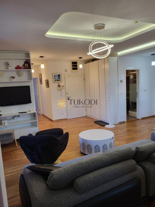 Slika 1 - Četvorosoban stan za izdavanje, 99m2, 1.600€