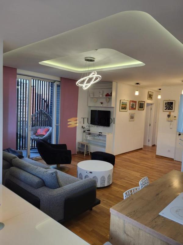 Glavna slika -Četvorosoban stan za izdavanje, 99m2, 1.600€