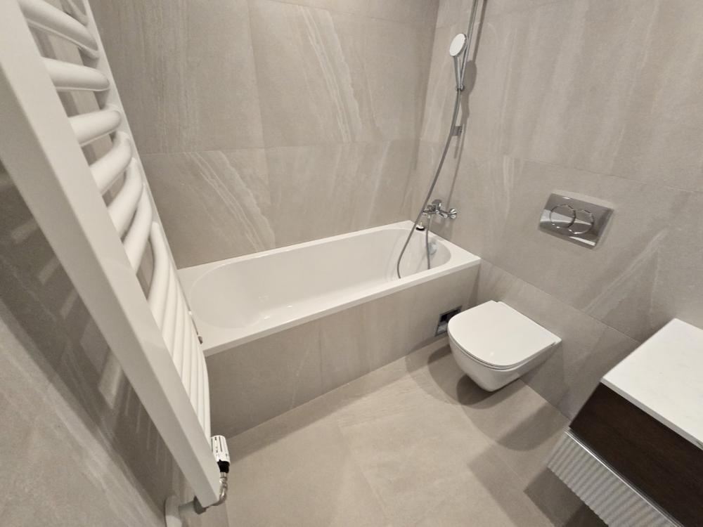 Slika 10 - Bulevar Vudroa Vilsona, Četvorosoban stan za izdavanje, 111m2, 2.500€