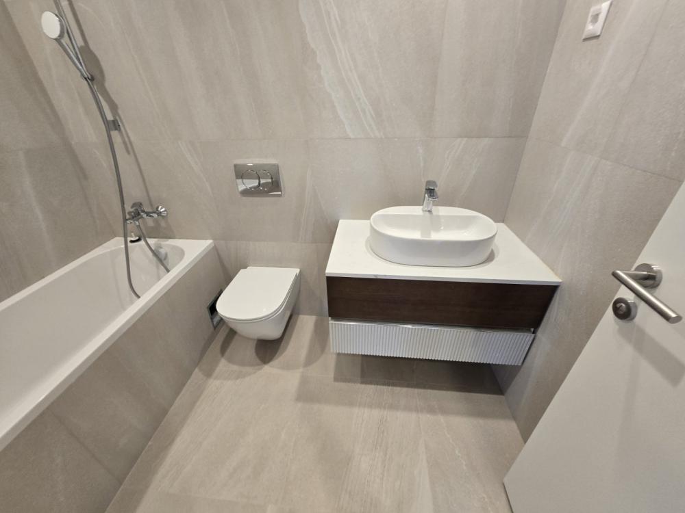 Slika 11 - Bulevar Vudroa Vilsona, Četvorosoban stan za izdavanje, 111m2, 2.500€
