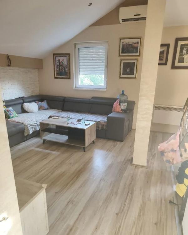 Slika 2 - Borča, Četvorosoban stan na prodaju, 75m2, 92.000€
