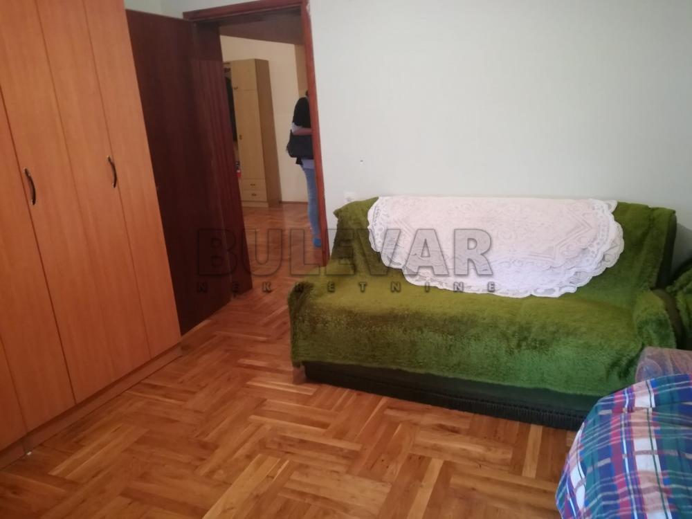 Slika 7 - Bagremova, Četvorosoban stan za izdavanje, 210m2, 900€