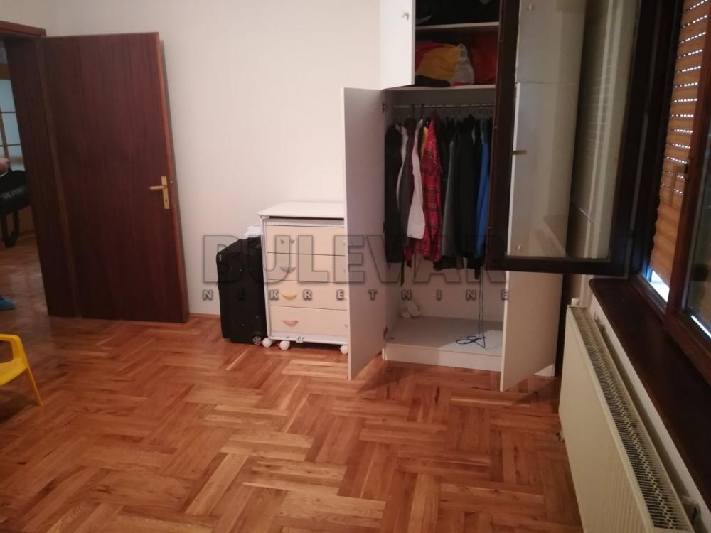 Slika 0 - Bagremova, Četvorosoban stan za izdavanje, 210m2, 900€