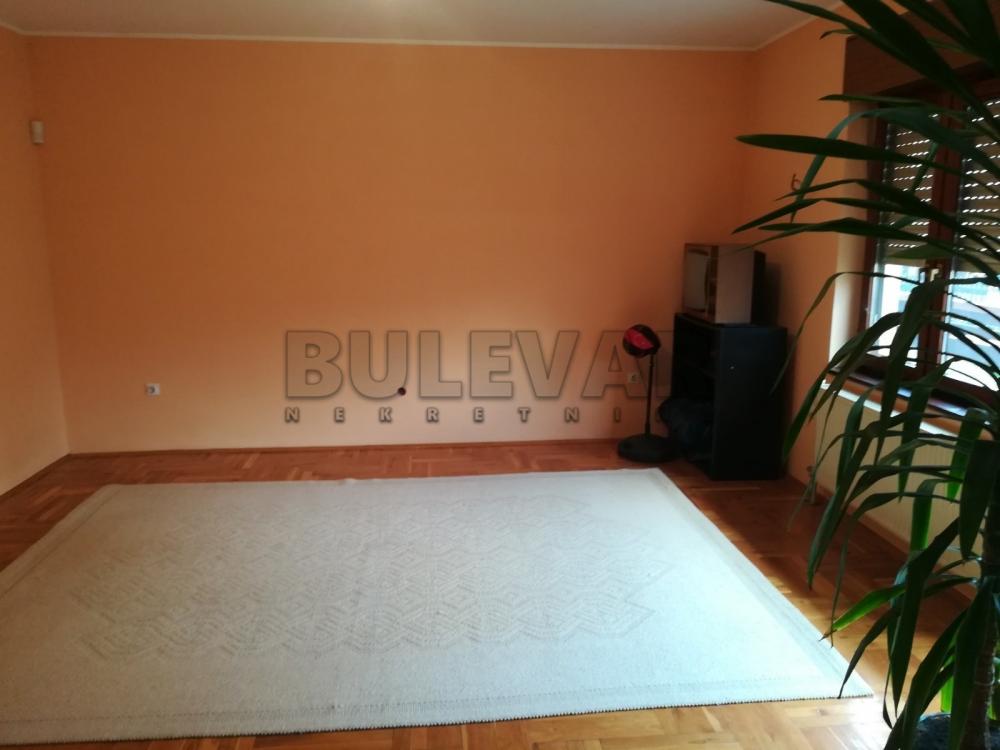 Slika 9 - Bagremova, Četvorosoban stan za izdavanje, 210m2, 900€