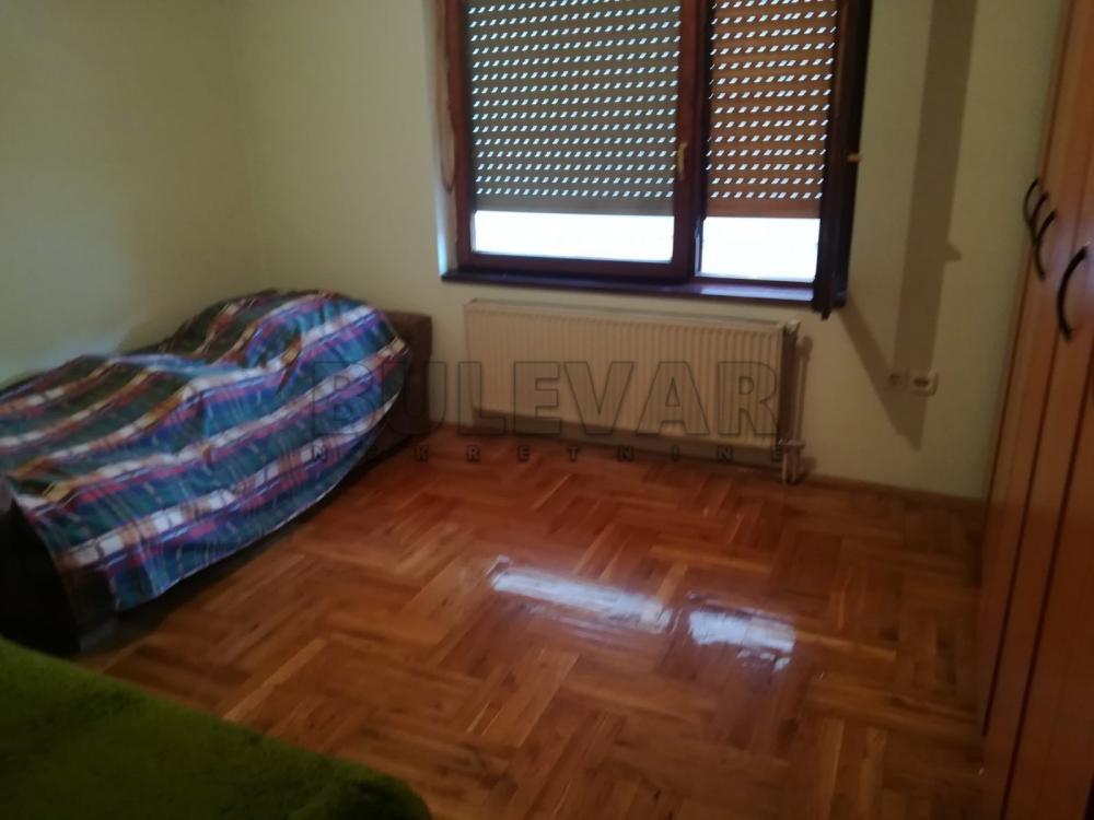 Slika 5 - Bagremova, Četvorosoban stan za izdavanje, 210m2, 900€